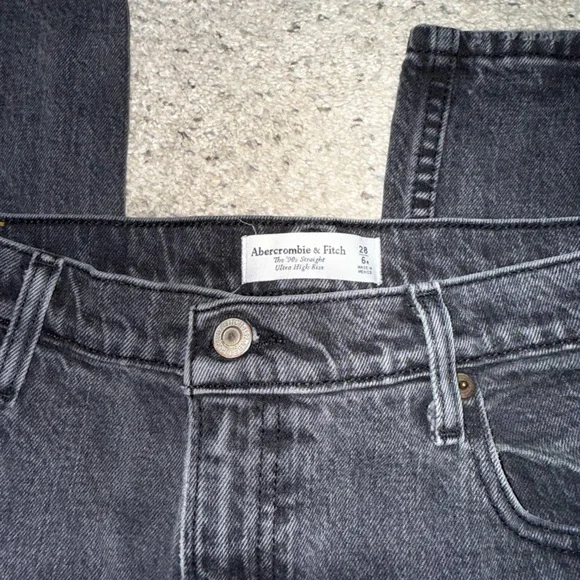 Abercrombie & Fitch Women's Ultra High Rise 90’s Straight Leg Jeans - Picture 5 of 5
